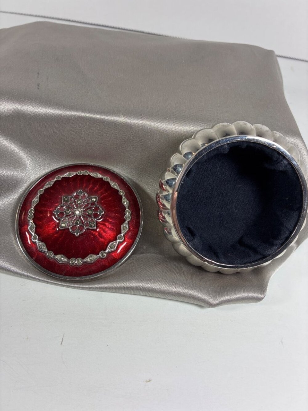 Vintage 2006 Red Enamel Jeweled Trinket Box - Picture 10 of 10